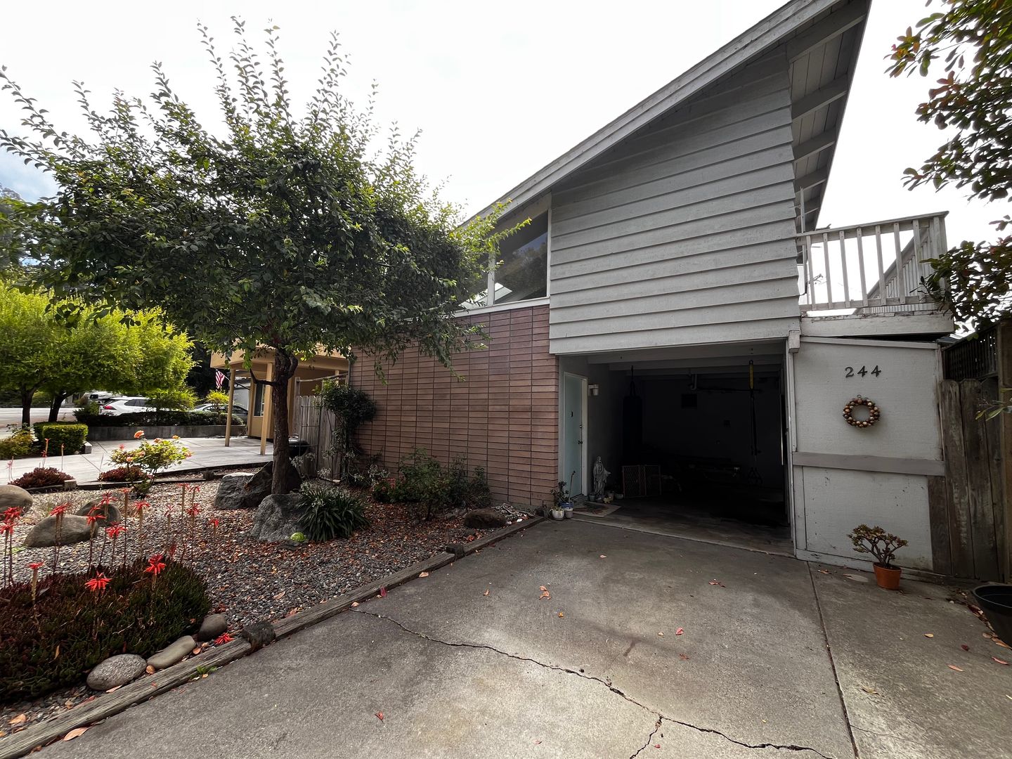 Aptos House: 244 Moosehead