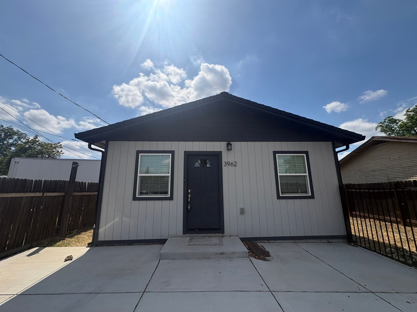 Sacramento House: 3962 44th St