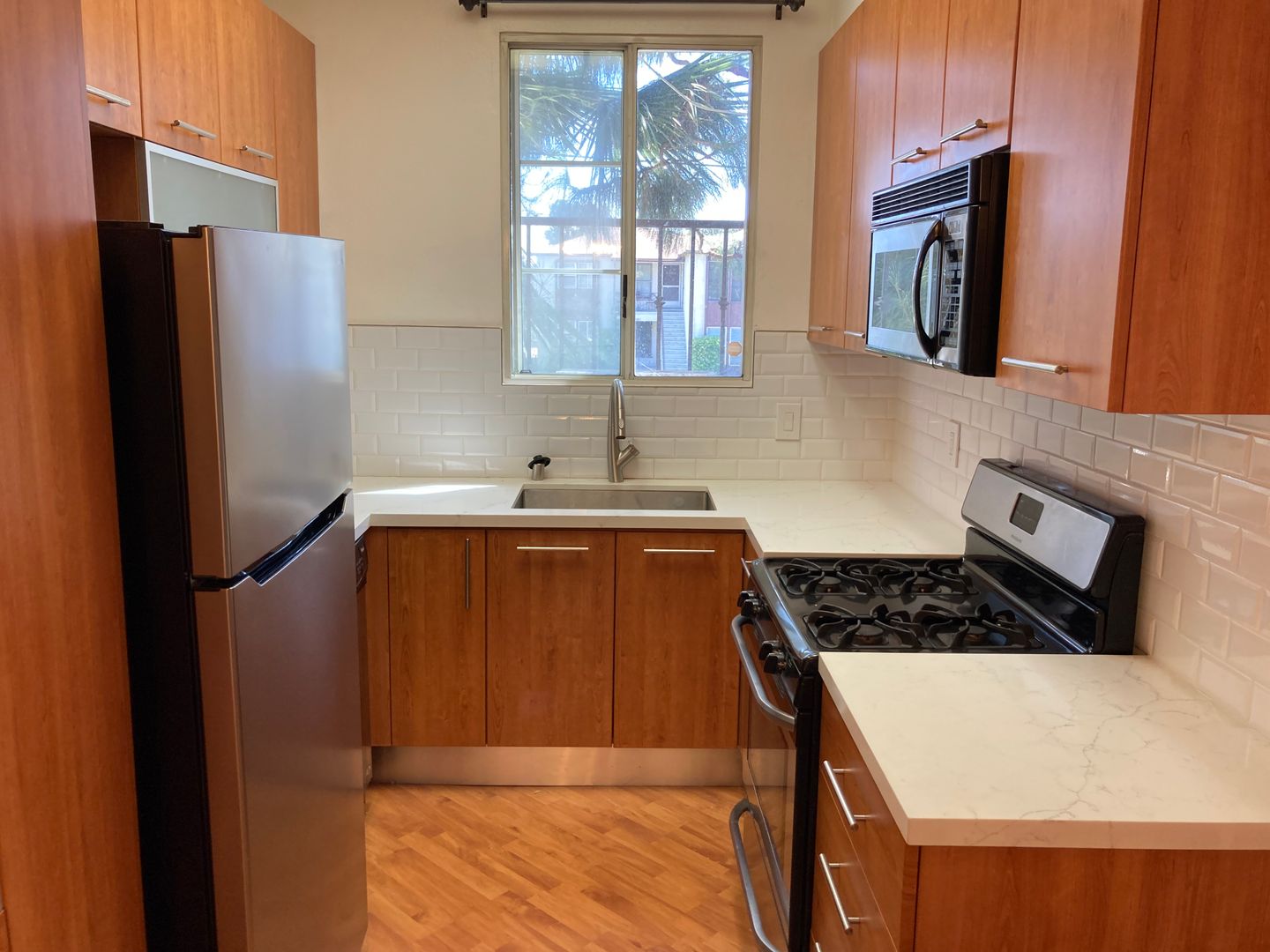 Los Angeles House: 7037 La Tijera Blvd