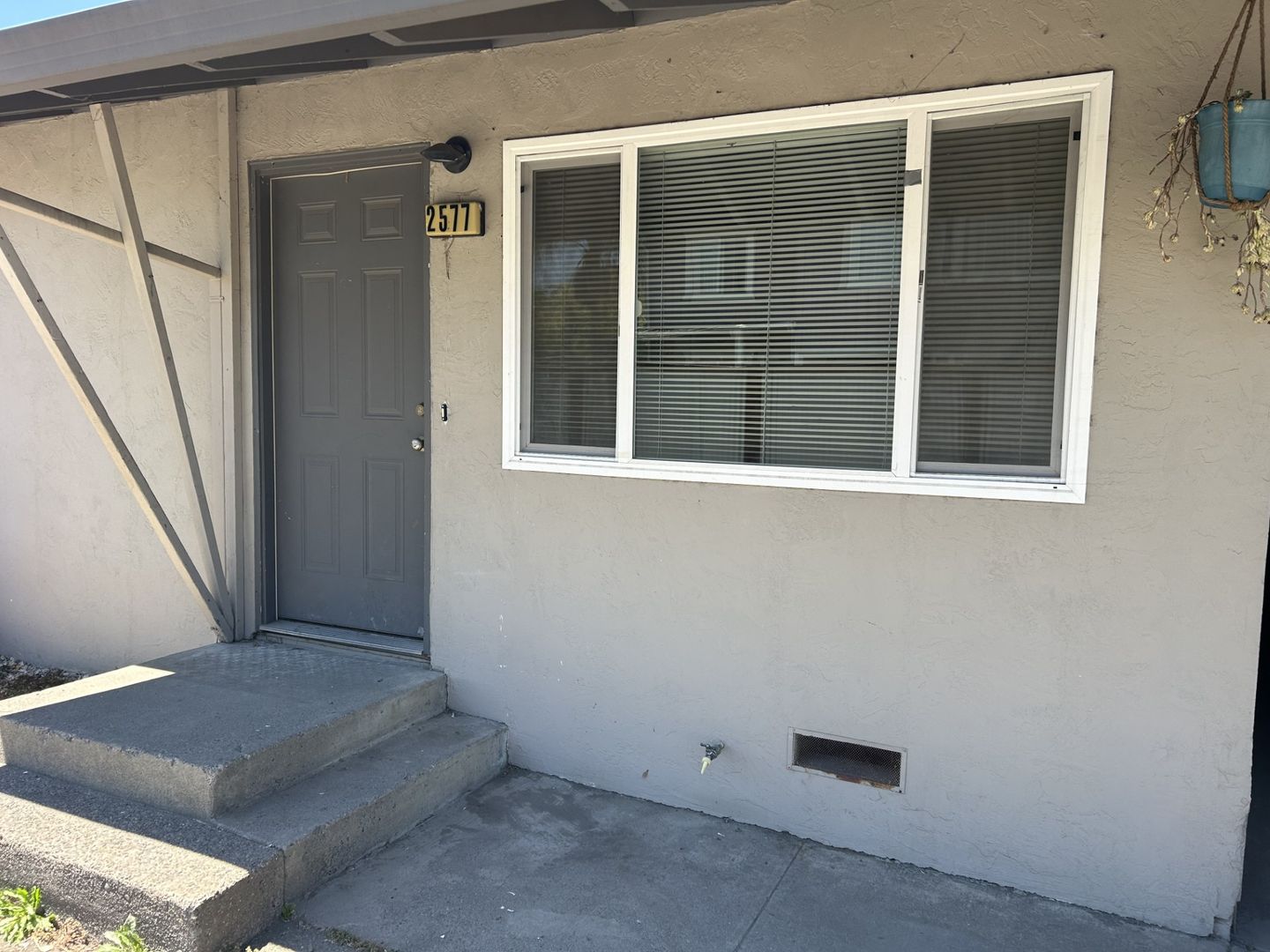 Santa Rosa Apartment: 2577-2579 West Steele Lane