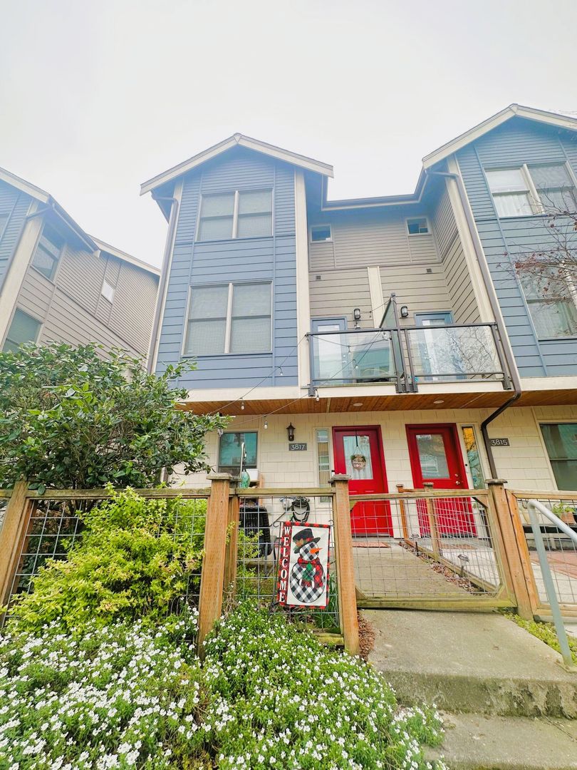 Seattle House: 3817 S Angeline St