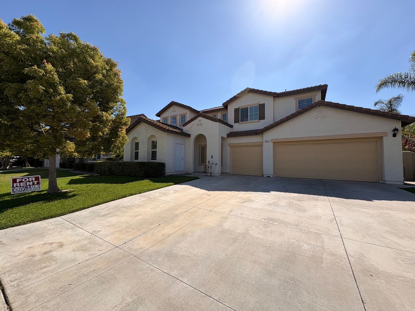 Eastvale House: 5875 Larry Dean St