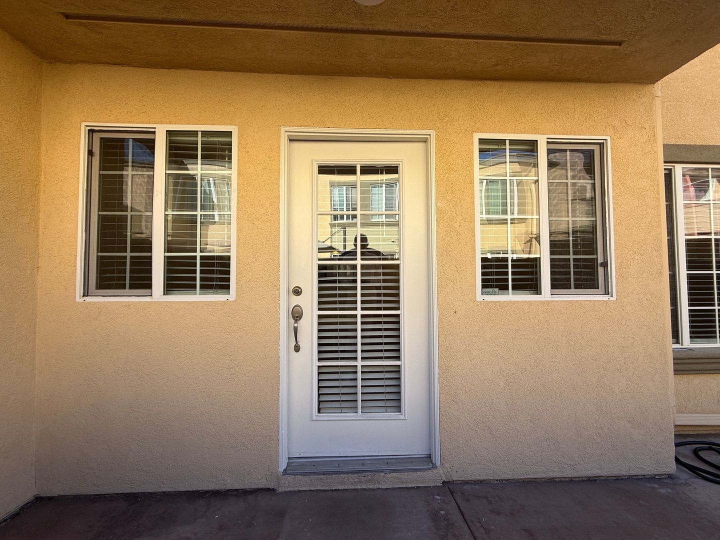 San Diego House: 5402 Balboa Arms Drive #308