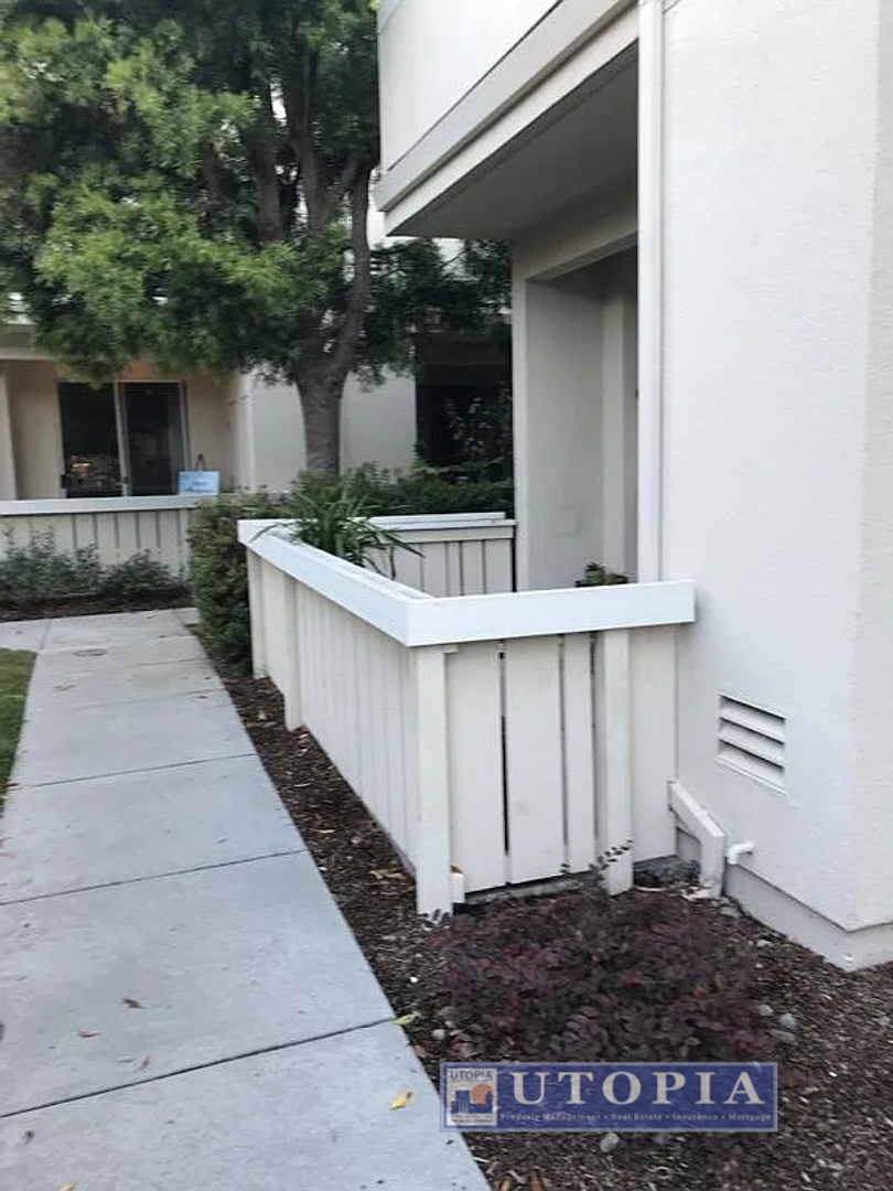 Santa Cruz Condo: 168 Everson Dr.