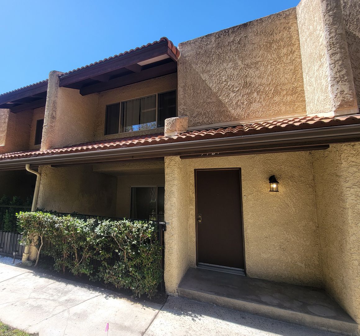 Burbank Condo: 9727 Via Roma