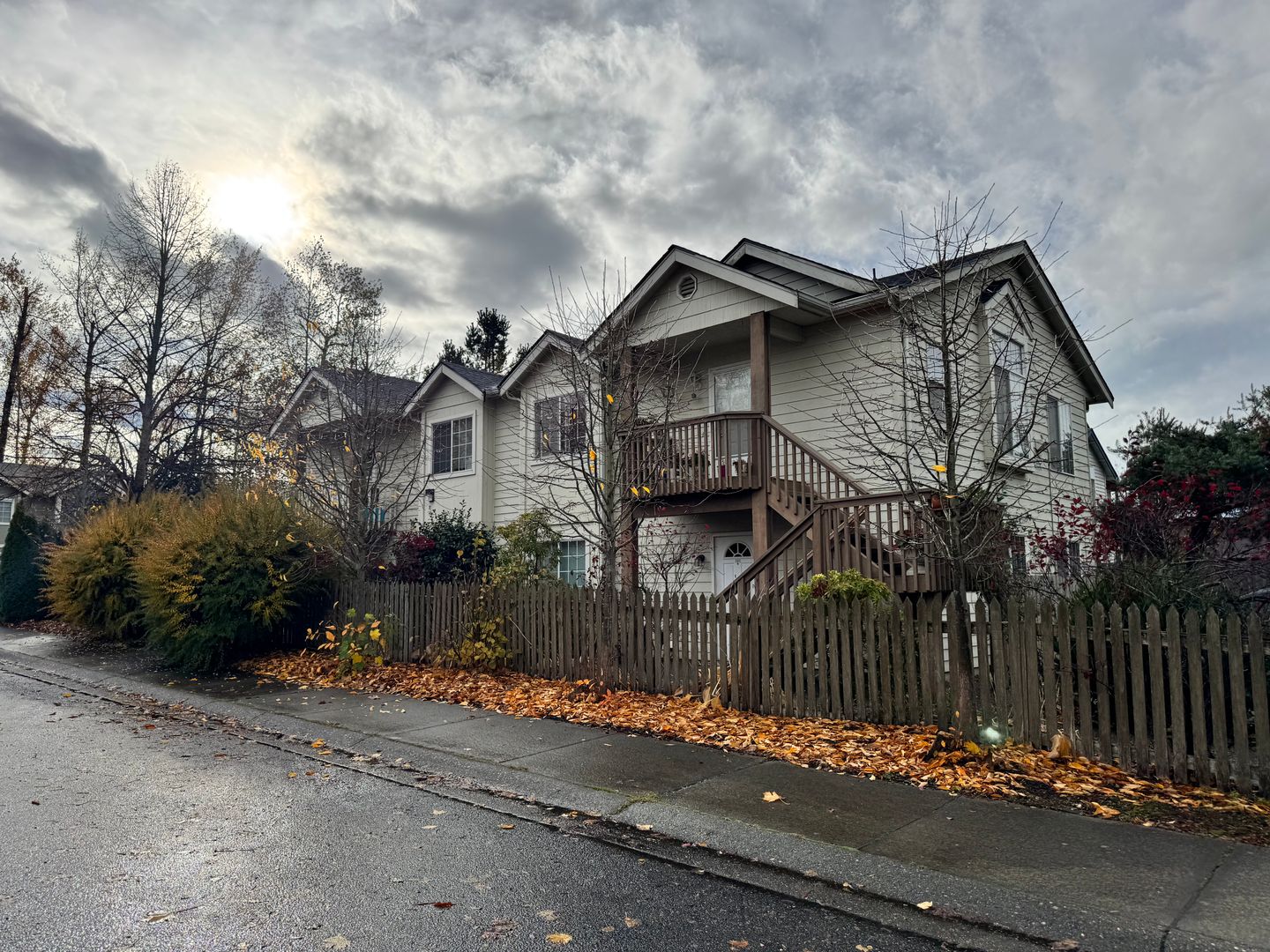 Bellingham House: 1808 E Sunset Dr #102