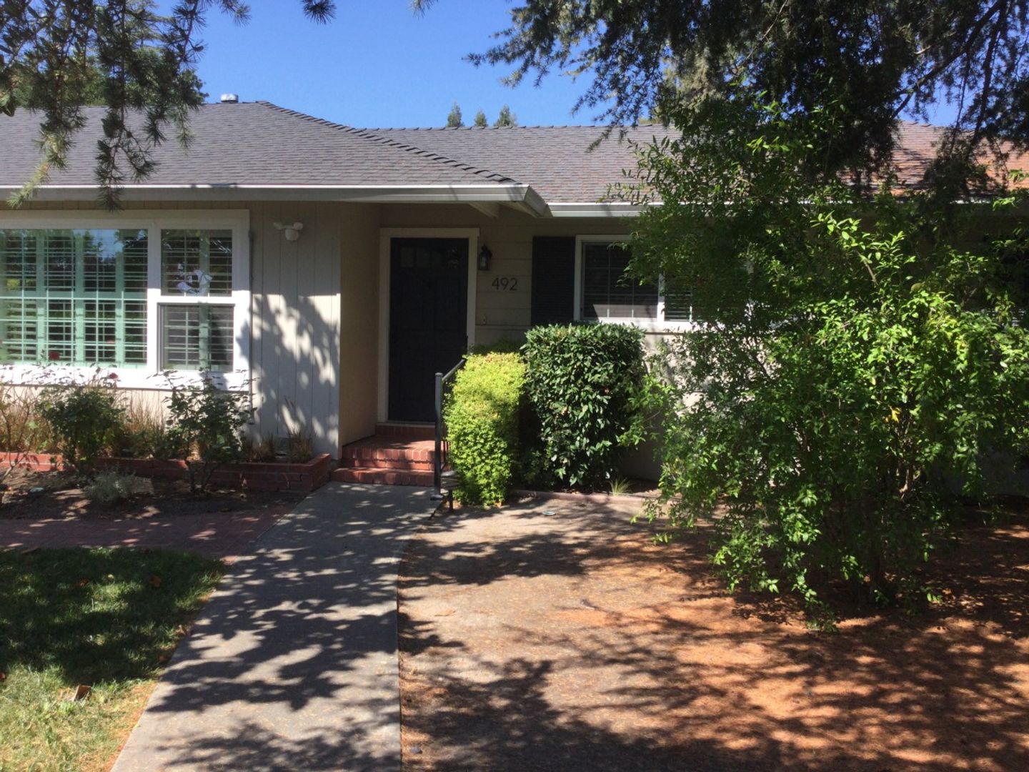 Sonoma House: 492 Chase Street