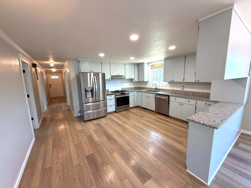 CHECK OUT THIS BEAUTIFUL HOME ON ACERAGE JUST MINUTES FROM REDMOND! – photo 1