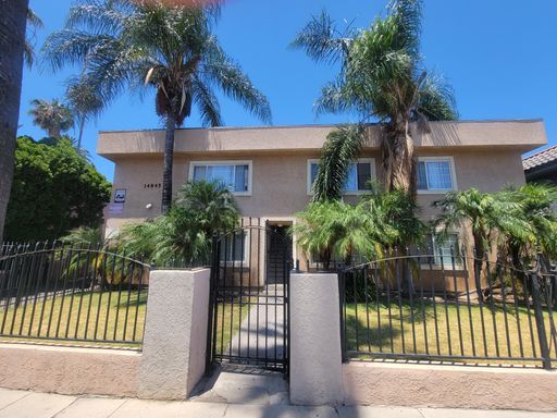 Upstairs 1-bedroom, 1-bath apartment located in Van Nuys – photo 1
