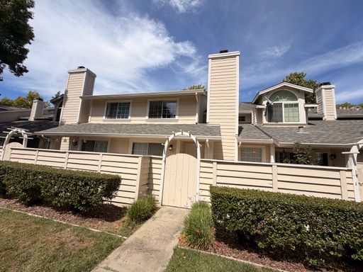 STUNNING TWO FLOOR 3BD/2.5BA TOWNHOME IN PLEASANTON CA!!!! – photo 1