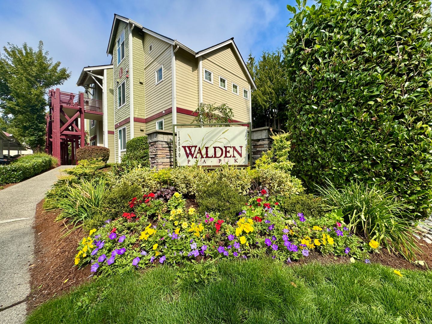 Everett House: 13000 Admiralty Way #C106