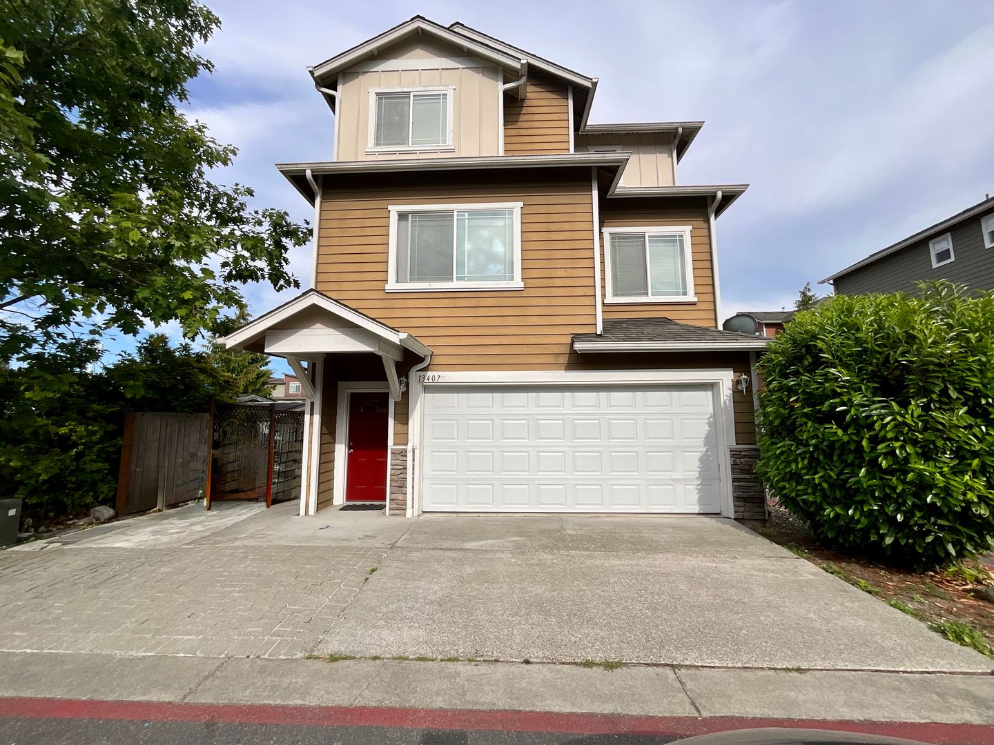 Everett House: 13407 11th Ave W