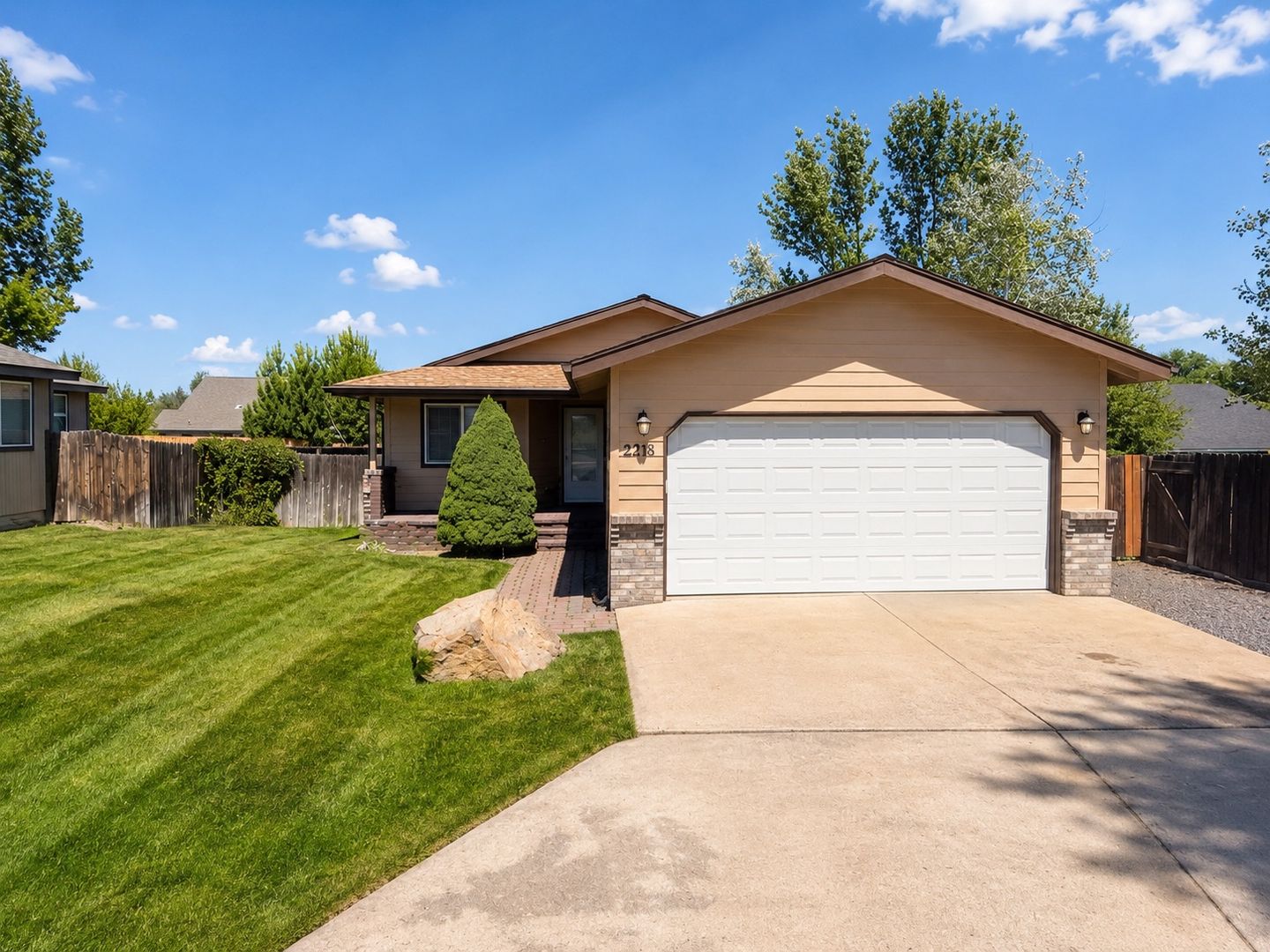 Bend House: 2218 NE Carrie Lane
