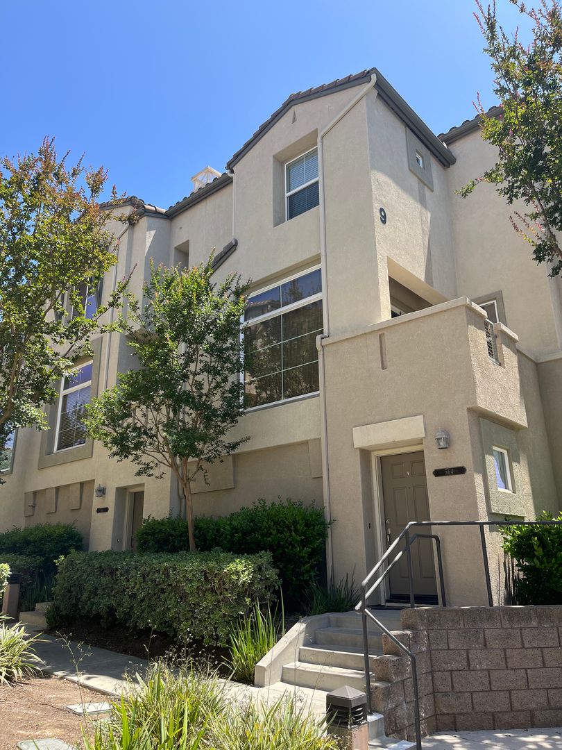 San Marcos Condo: 566 Almond Road
