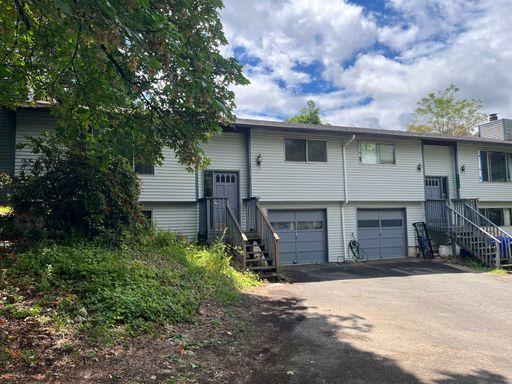 Updated Milwaukie Home - Huge Yard, Basement, and Garage Included! – photo 1