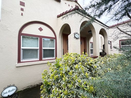 Beautiful Vintage 1 BR in Kerns Neighborhood! – photo 1