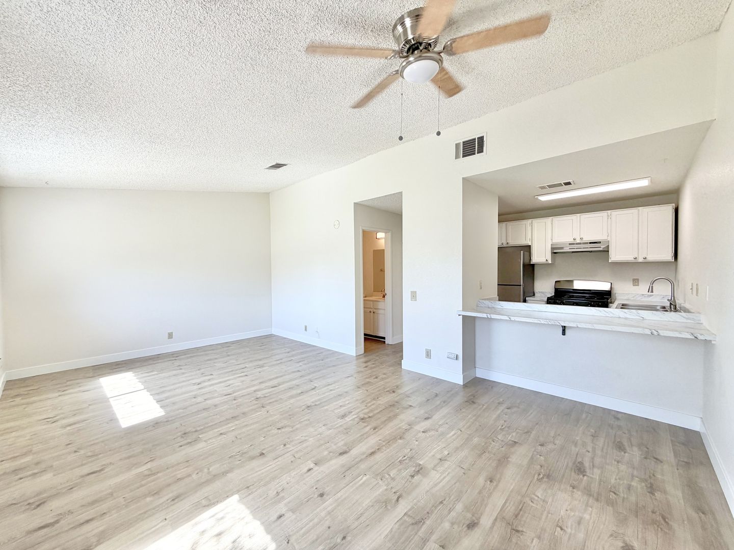 Desert Hot Springs Apartment: 66738 Taco Way - B