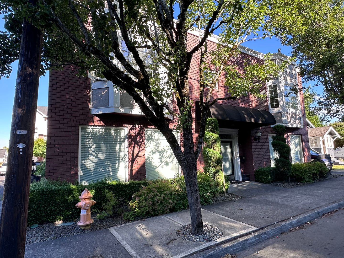 Gresham Apartment: 715 NE Roberts Avenue