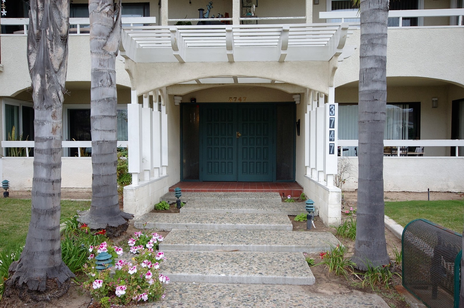 San Diego House: 3747 Yosemite Street #12