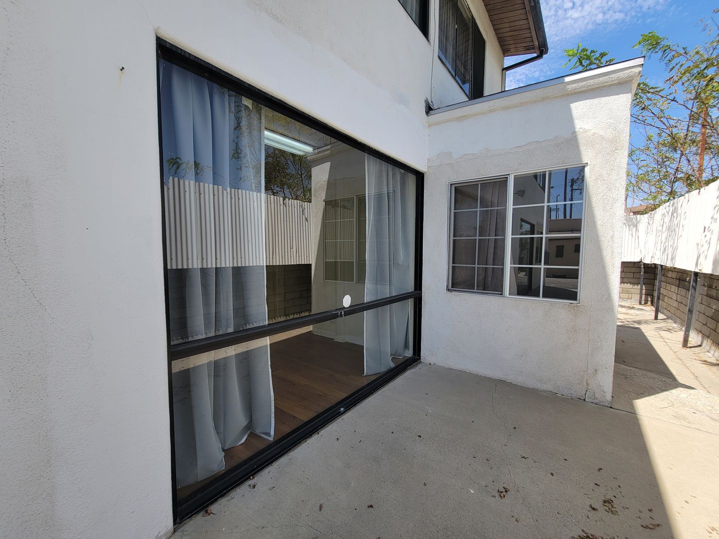 Los Angeles Apartment: 5165- 5165 1/2 Santa Monica Blvd.