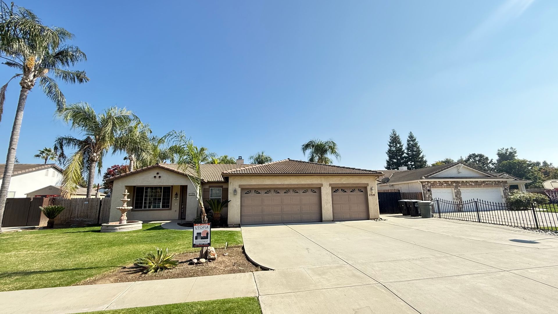 Visalia House: 2324 N Peppertree St