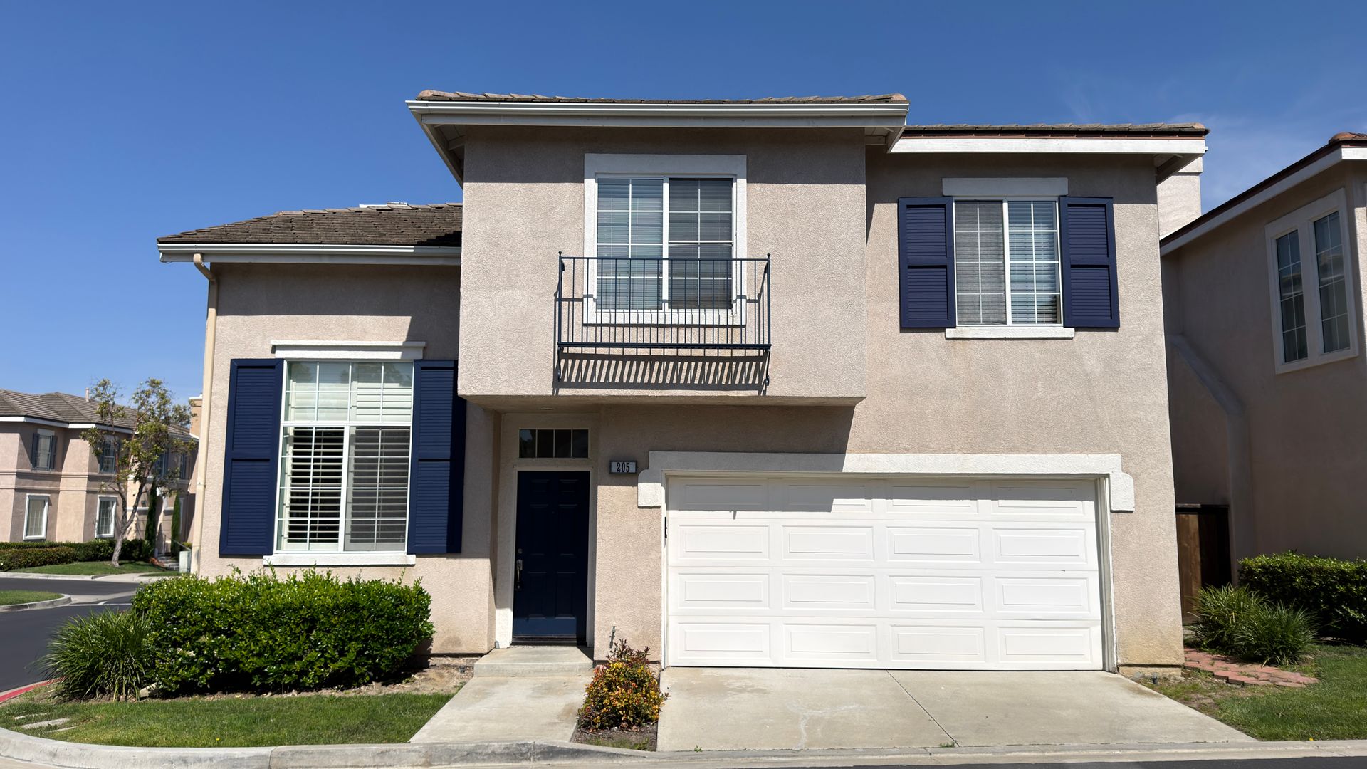 Oceanside House: 205 Venetia Way