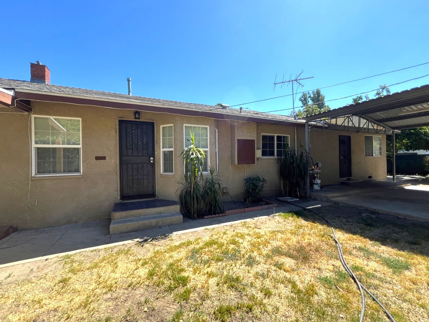 Pomona Apartment: 1063-1067 S. Park Ave