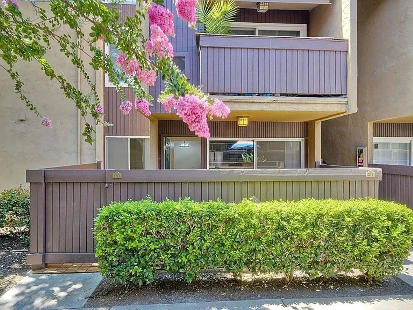 San Diego House: 3456 Castle Glen Drive #157