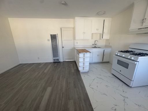 Completely Remodeled 1 Bed / 1 Bath in Carson! 90745!