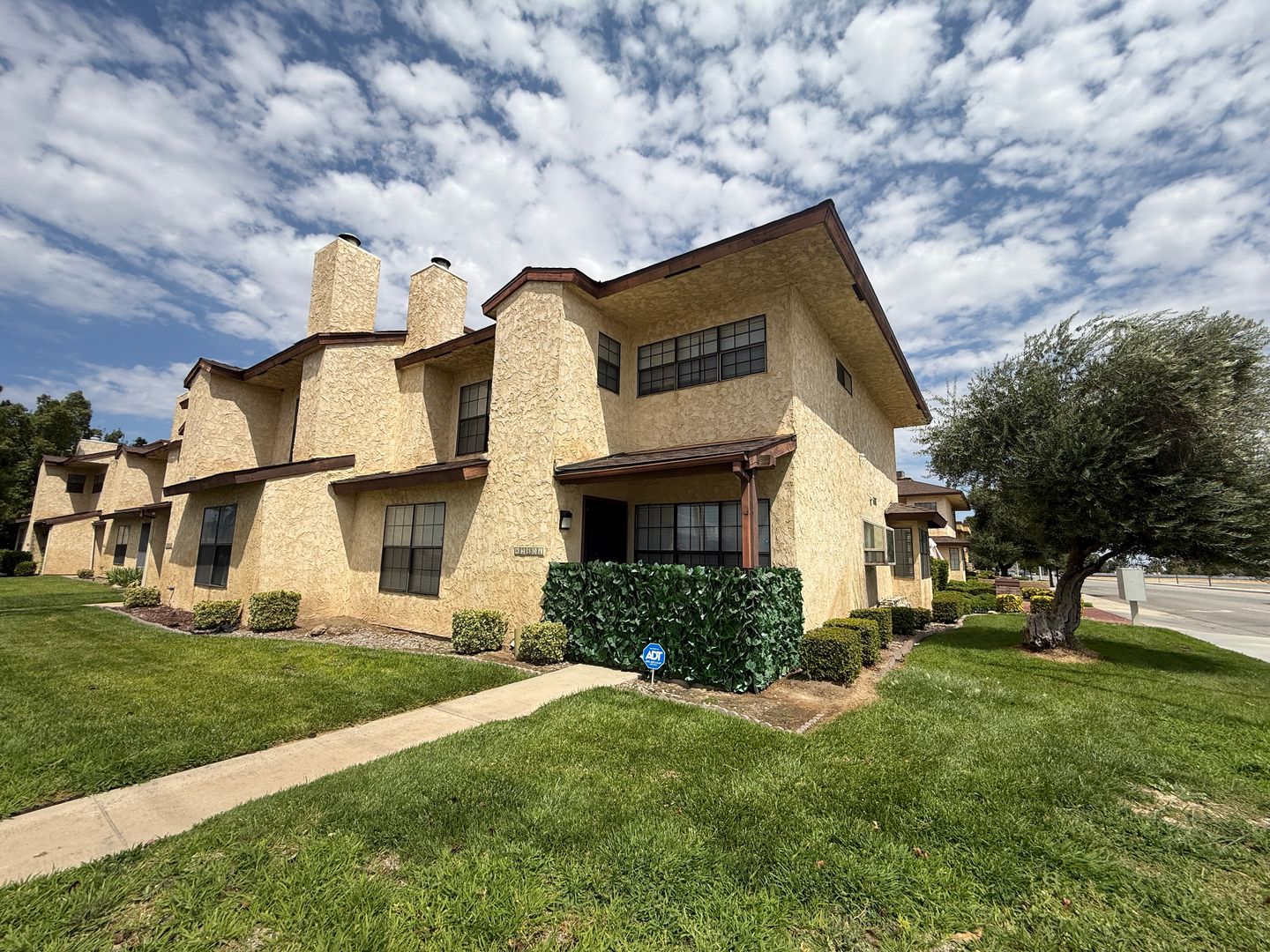 Lancaster Condo: 42801 15th St. West #9