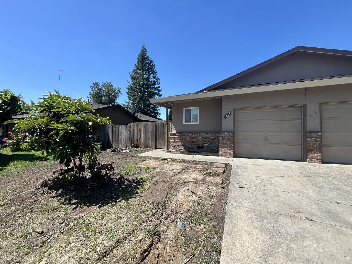 Citrus Heights Apartment: 6415 - 6417 San Stefano St