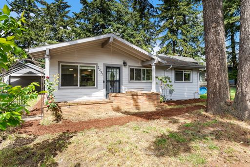 Charming SE Portland Bungalow — Huge Lot! – photo 1