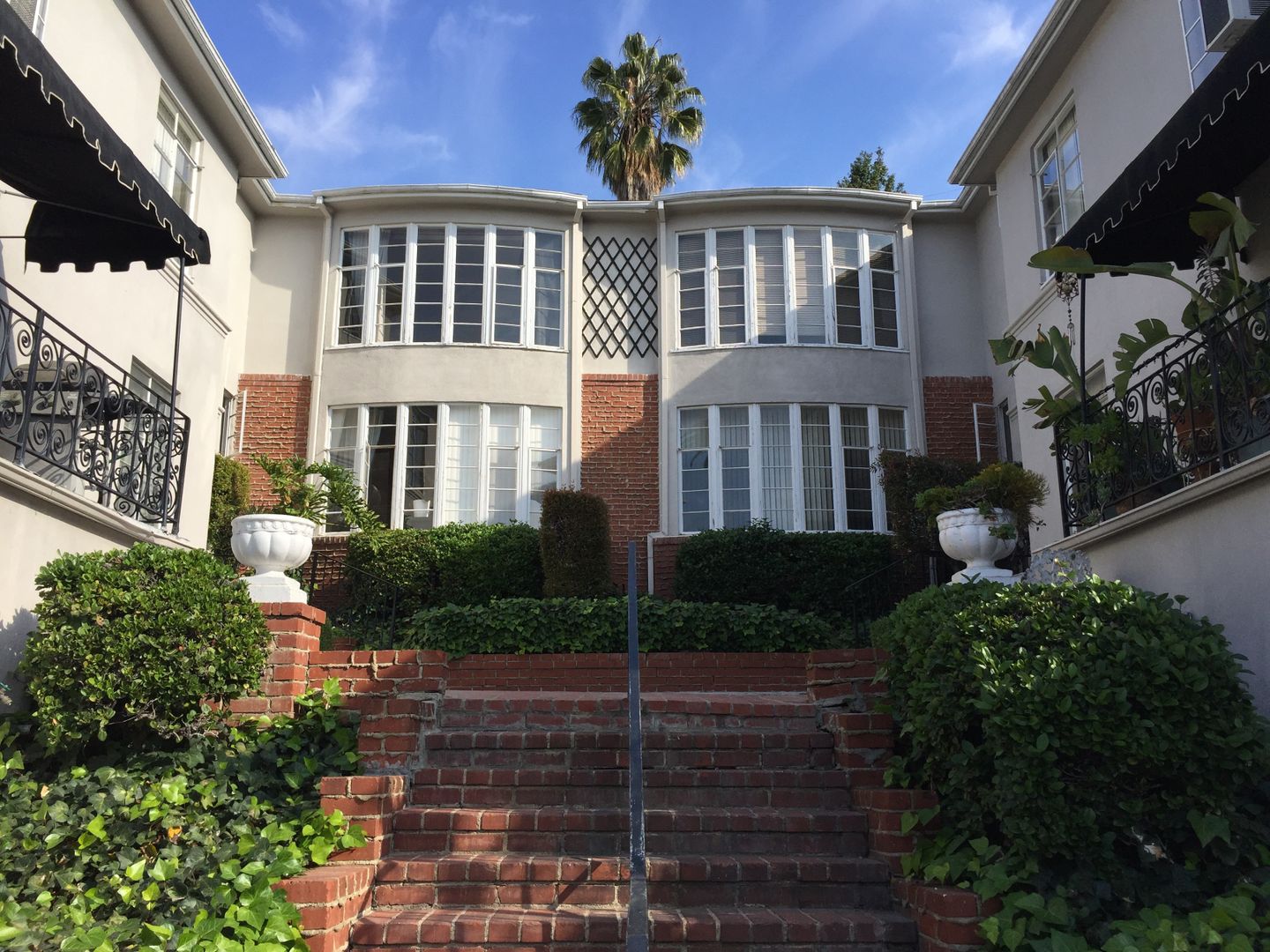 Los Angeles Apartment: 1966 - 1970 S. Beverly Glen Blvd.