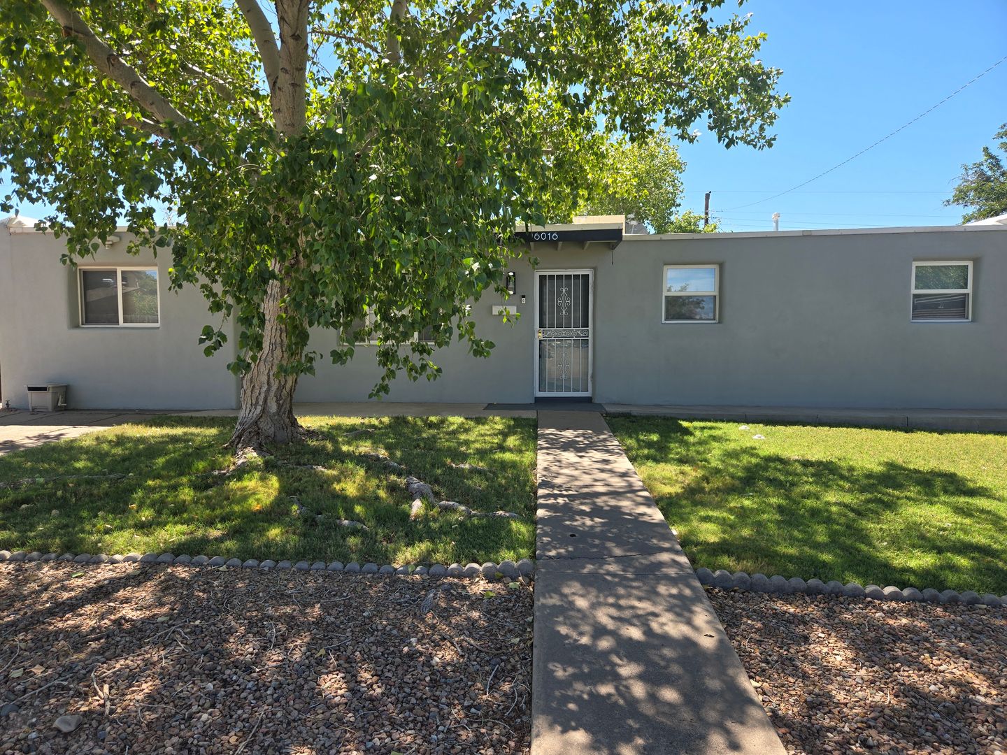 Albuquerque House: 6016 Aztec Rd NE