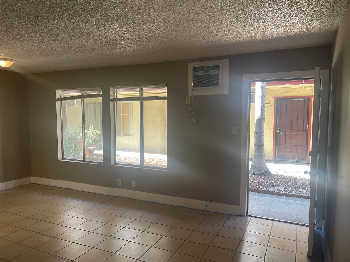Stockton Apartment: 337 E Poplar St.