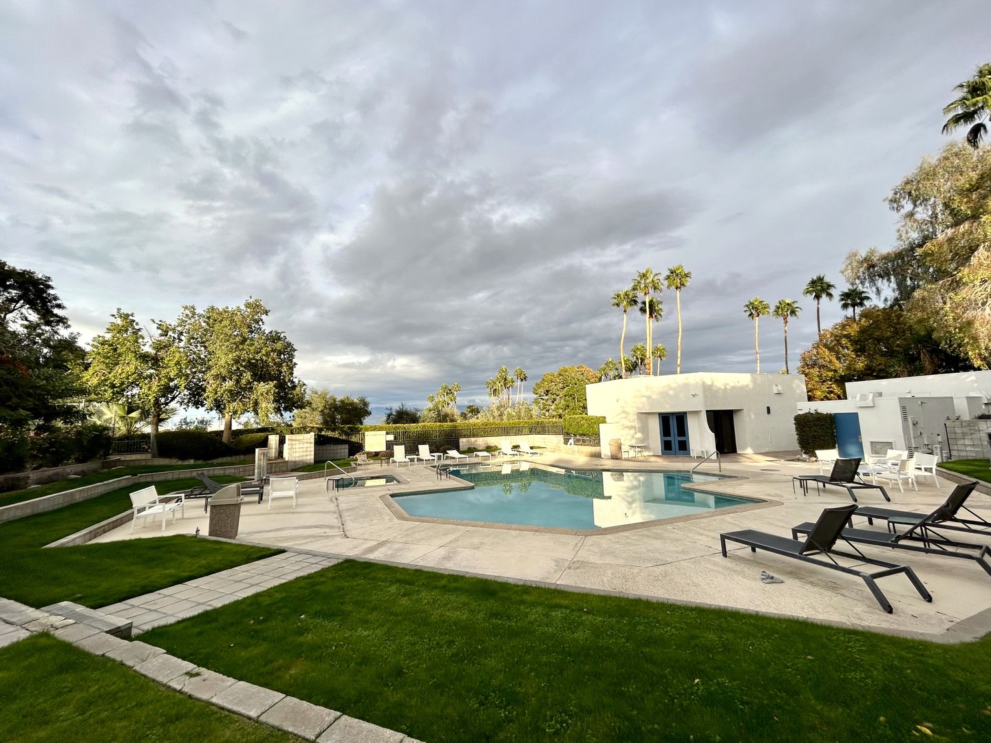 Palm Desert Condo: 48668 Desert Flower Drive