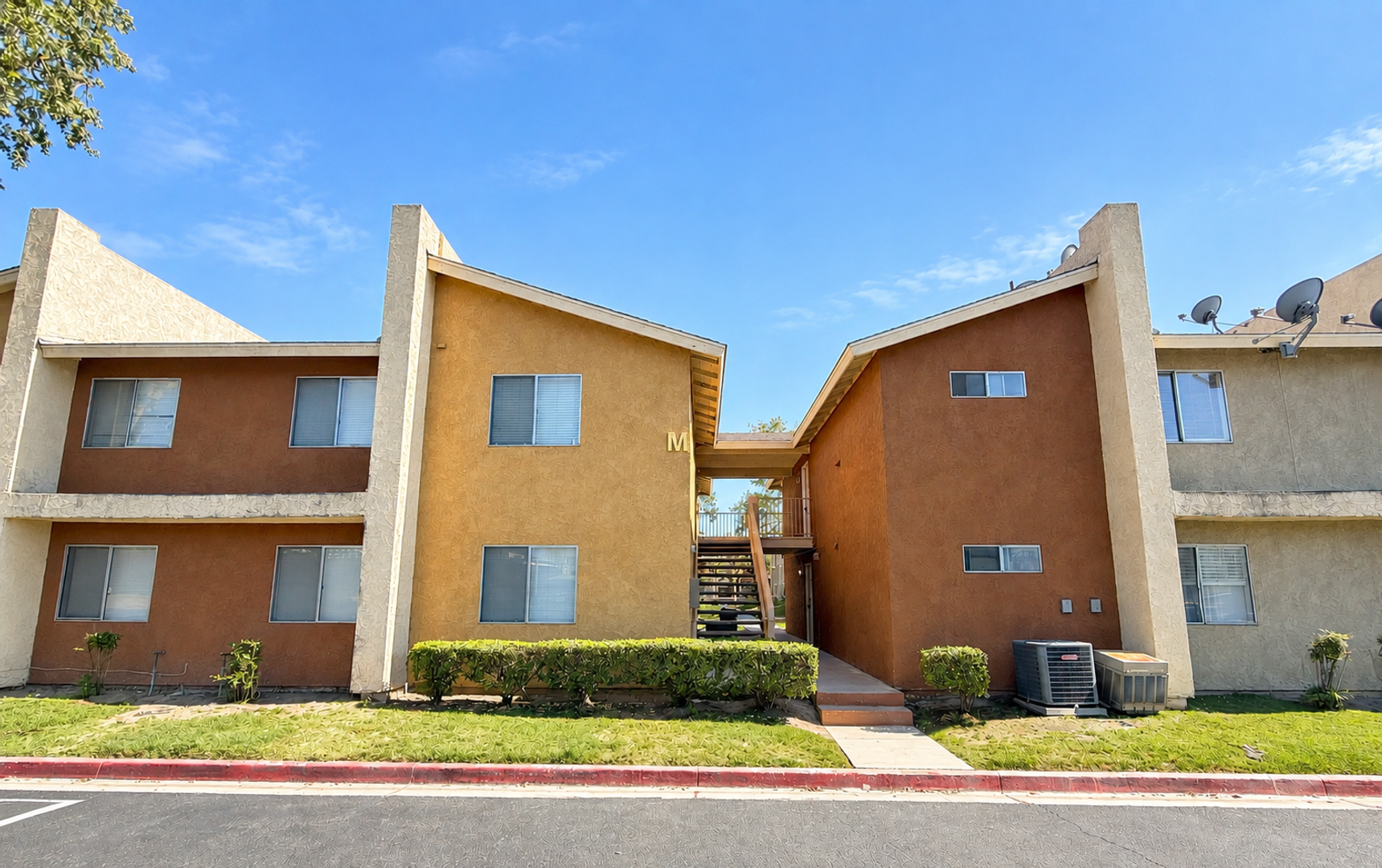 San Bernardino House: 1025 Tippecanoe Ave Bldg M