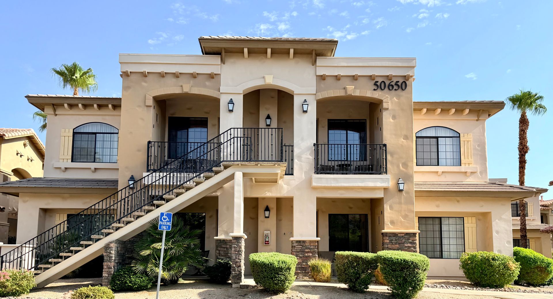La Quinta Condo: 50650 Santa Rosa Plaza