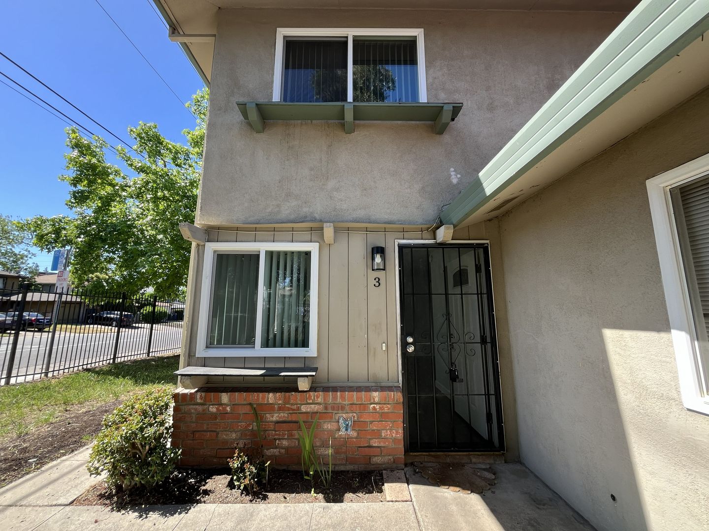 Sacramento Apartment: 901 Carro Drive