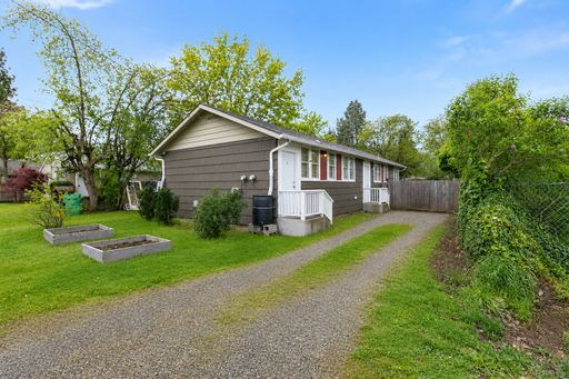 MOVE-IN SPECIAL! Half off First Month's Rent! Charming 2BR Duplex with Yard & Garden Beds – photo 1