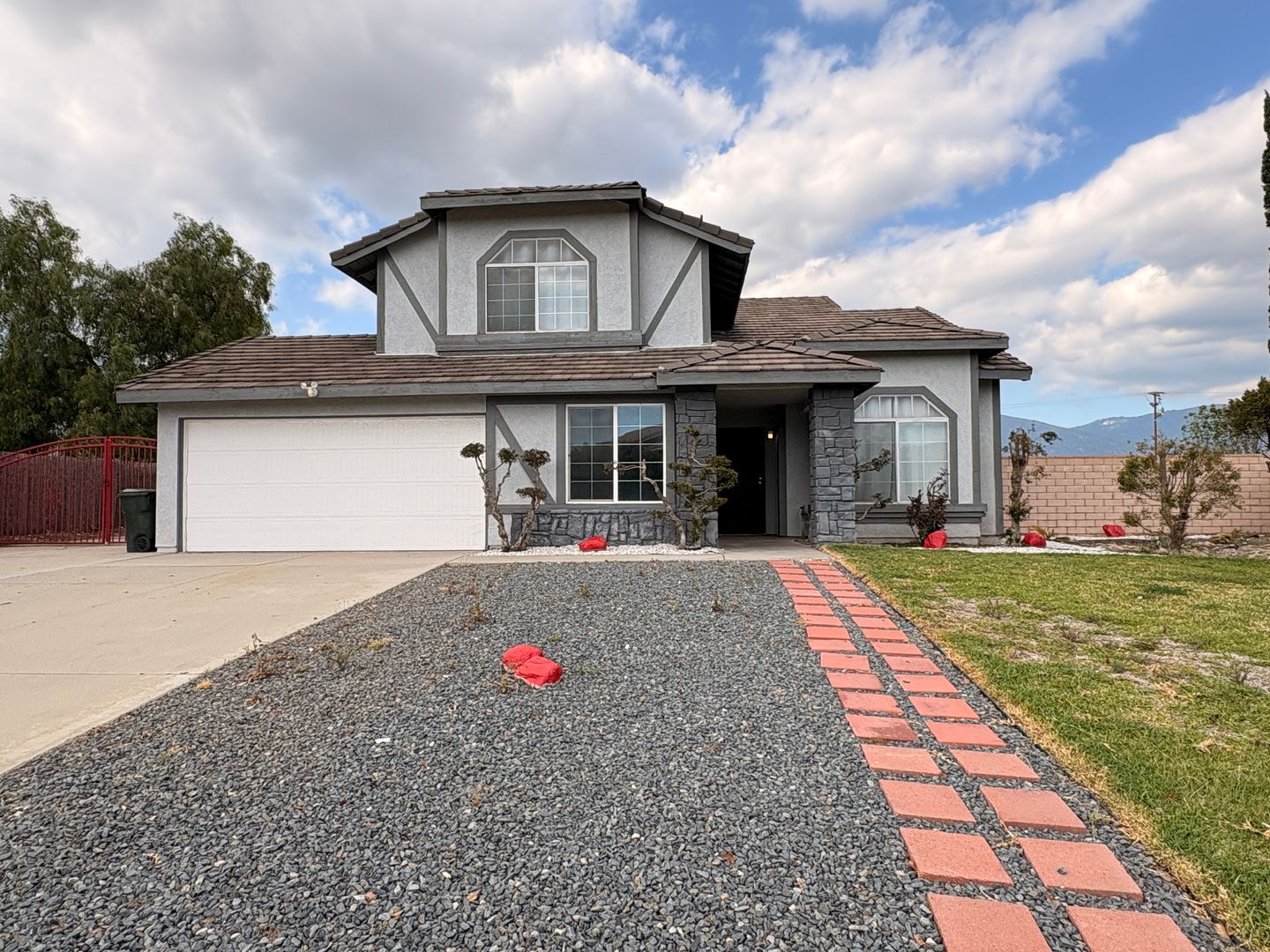 Rialto House: 1658 Sunnyview Dr.