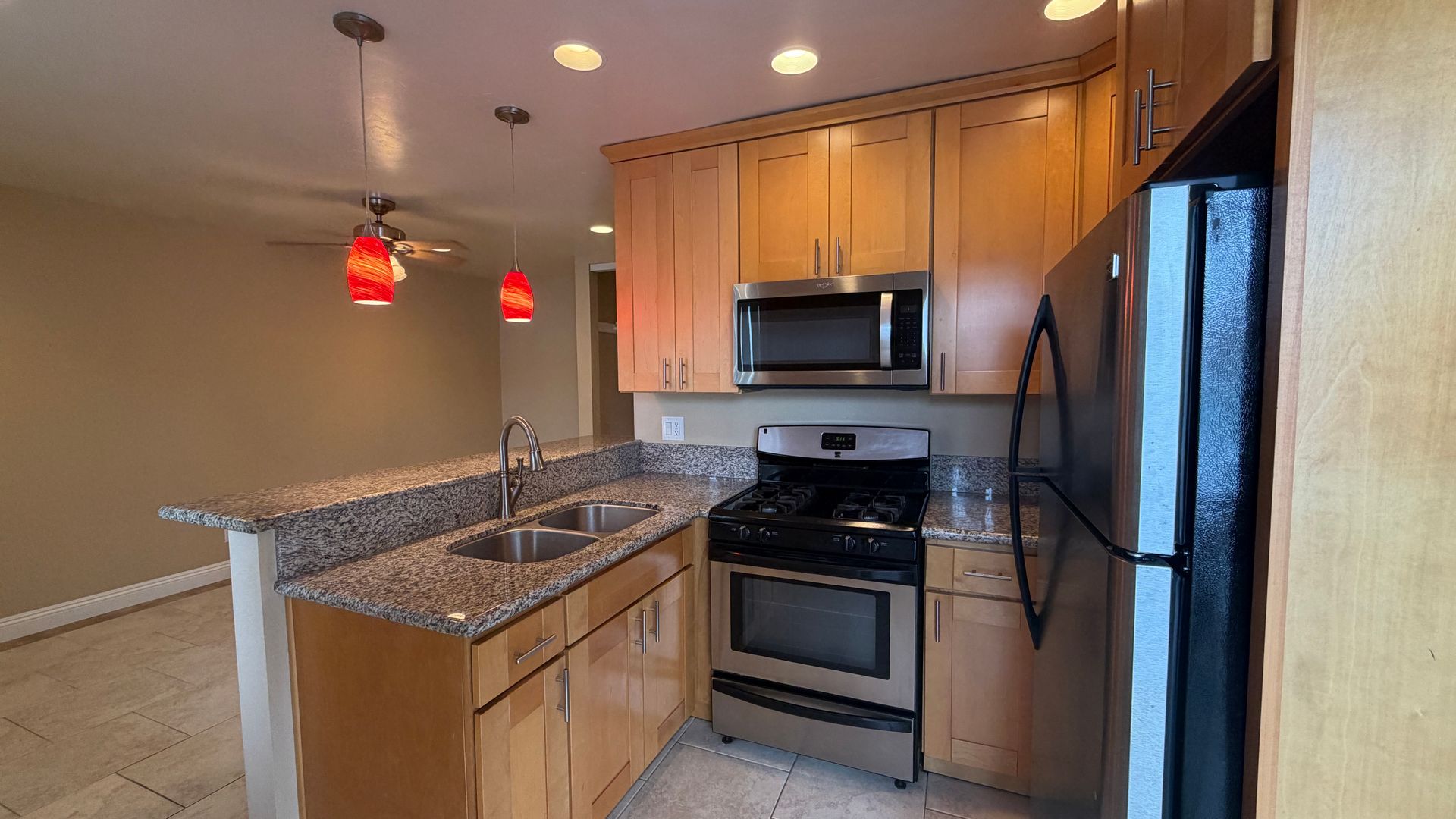 Cardiff Apartment: 2166 Montgomery Ave #E