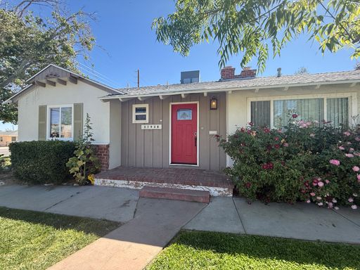 Palmdale Duplex 3 bedroom 1 bath Available Now! – photo 1