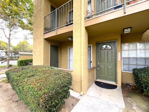 1 bed, 1 bath located in Corona! – photo 1