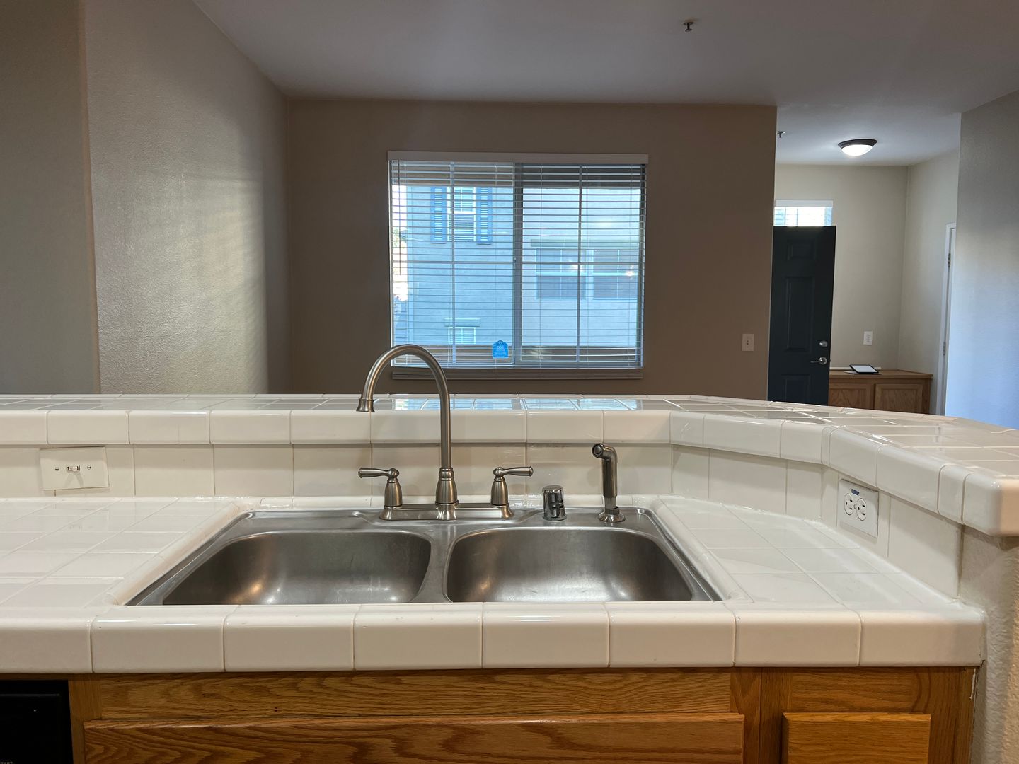 Chula Vista Townhome: 1355 Nicolette Ave. #1323