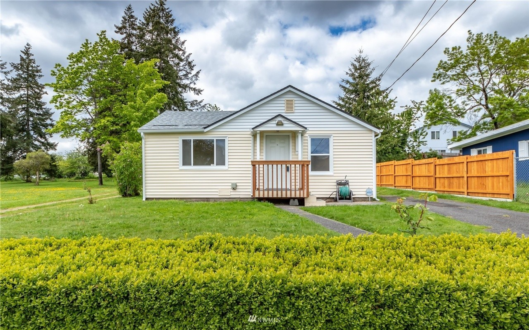 Tacoma House: 8830 S Sheridan Ave