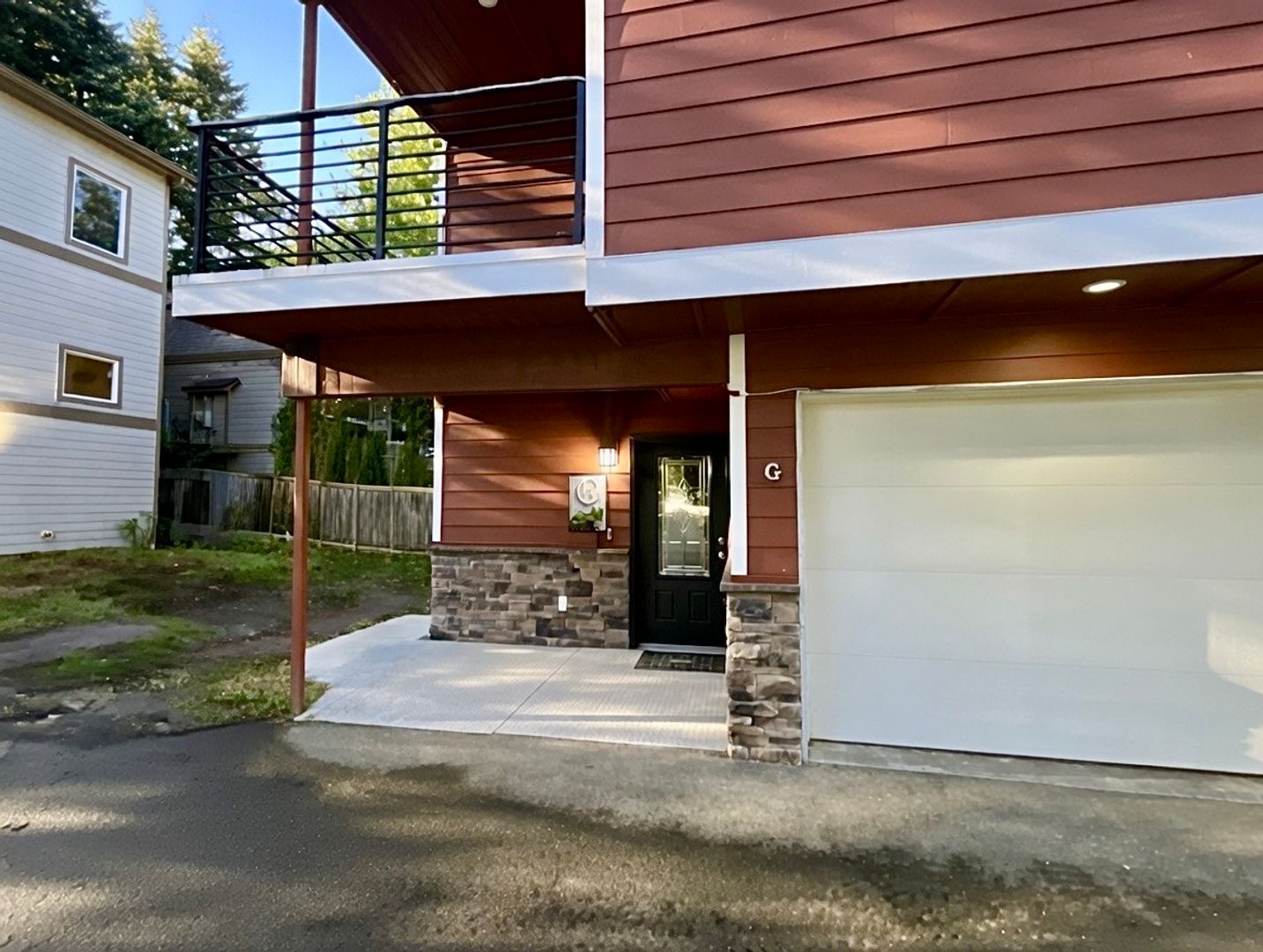 Everett House: 7109 Rainier Drive