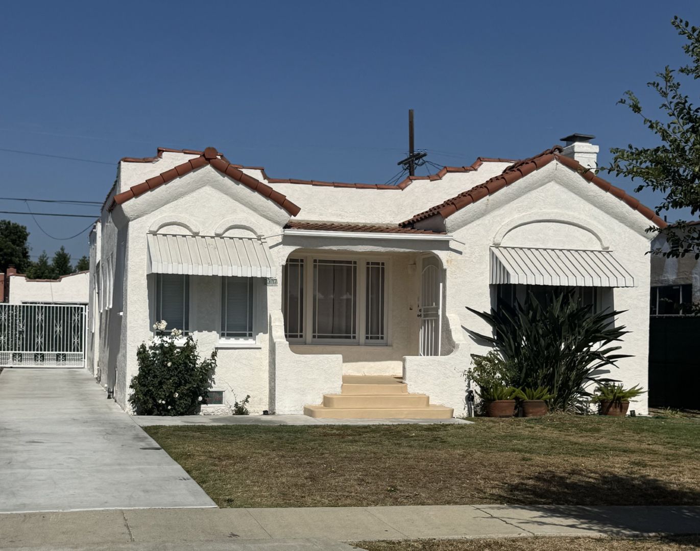 Los Angeles House: 7307 Halldale Avenue