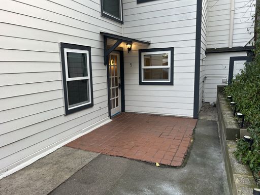 Super Cute 1 Bedroom, 1 Bath West Petaluma Unit
