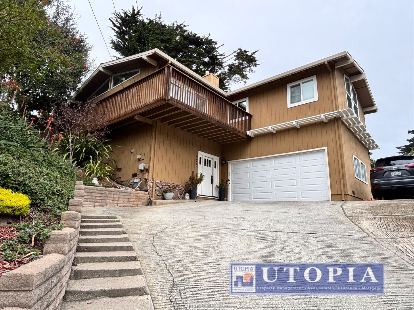 Aptos House: 475 Sumner Ave